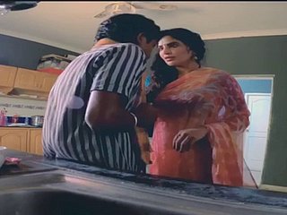Naxed RGV película escena caliente enorme tetas sari chinita