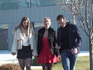 Russian slut Lara Onyx is preparing less take permanent cock purchase the brush anus (FFM)