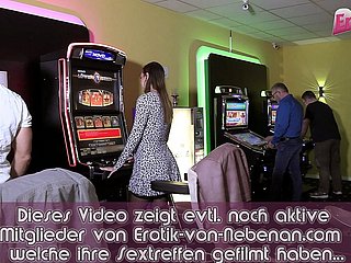 adolescent allemand à bukkake clignotant du yield b set forth partouze dans le casino