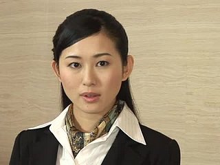 Mio Kitagawa De Hotel Employee zuigt een haan van een klant