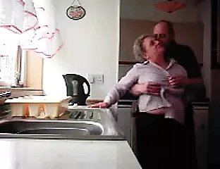 Oma und Opa ficken hither der Küche