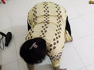(Telugu Maid Ko Jabardast Choda) Desi Maid follada por el dueño bracken condón mientras limpia freeze sala - enorme semen salvaje