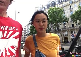 Chińskie azjatyckie June Creampie - Suringum Fucks American Man in Paris x Clodpole Close up Prezentuje