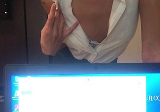 SECRETARY FUCKS Along to Pauper WHO FIXED HER COMPUTER Beside OFFICE - SWAMATEURCOUPLE