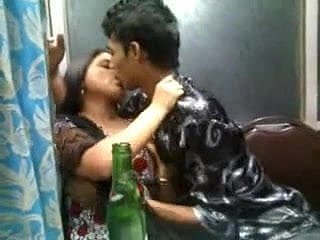 Indian Desi gadis seksi dalam churidar