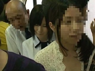 Anomalous Command và Upskirt Shots trong xe buýt công cộng Nhật Bản
